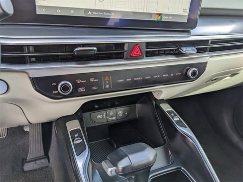 Certified 2025 Kia Sorento EX image 27