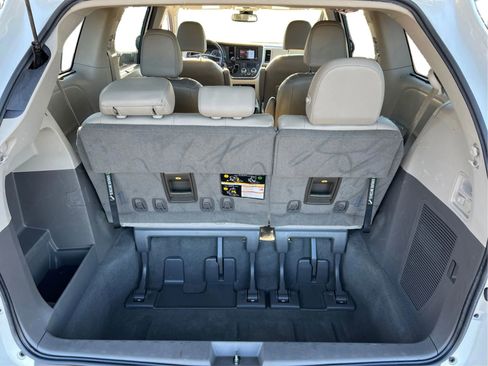 Used 2019 Toyota Sienna XLE Premium AWD/4WD image 18