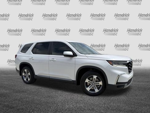 Used 2025 Honda Pilot EX-L image 2