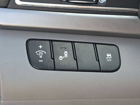 Used 2018 Hyundai Elantra SEL FWD image 7