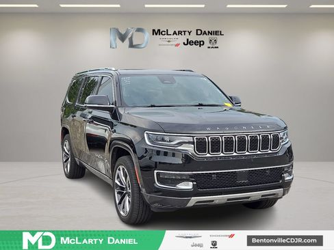 Used 2022 Jeep Wagoneer Series III w/ Premium Group I AWD/4WD image 1