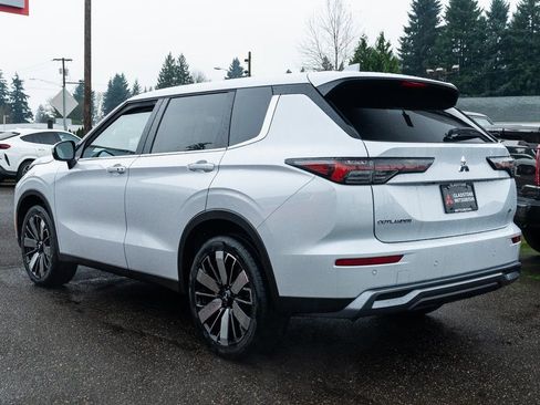 New 2026 Mitsubishi Outlander SE image 4