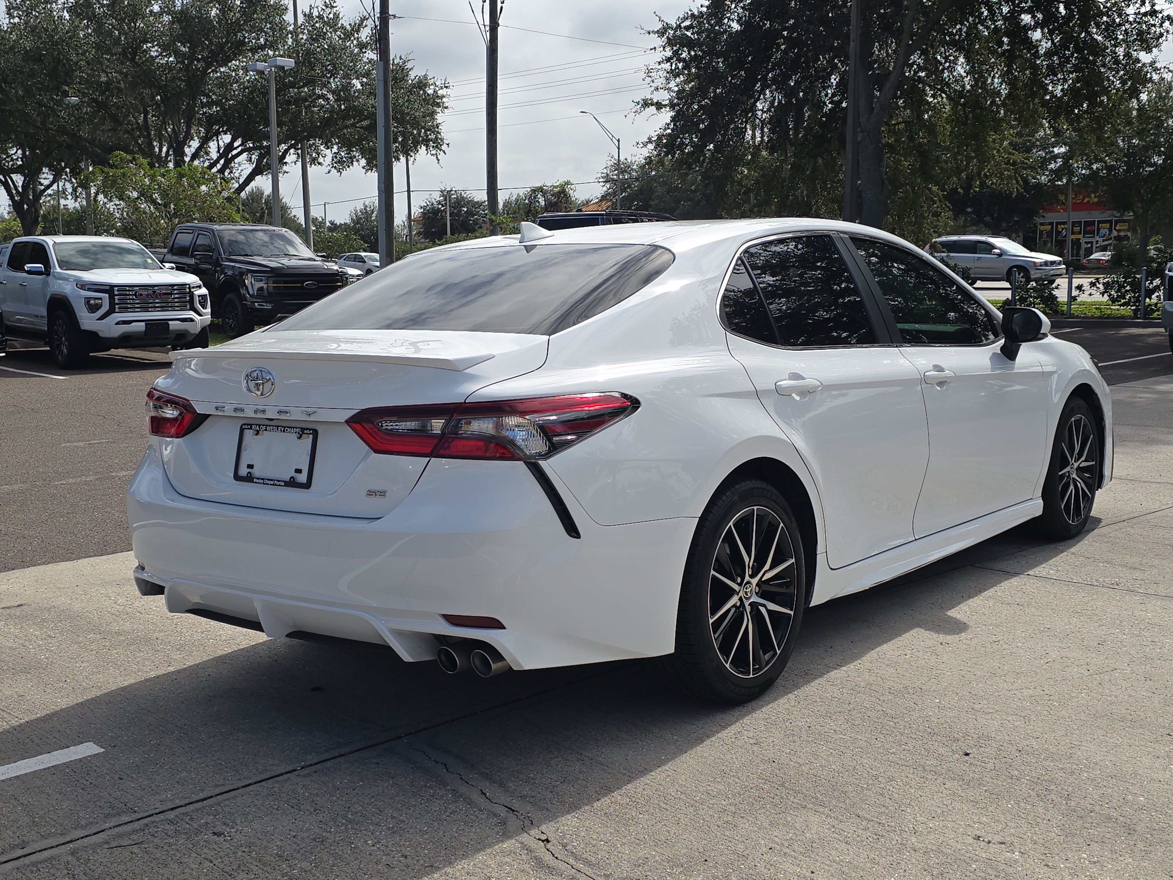 Used 2022 Toyota Camry SE w/ Audio Upgrade Package FWD image 8