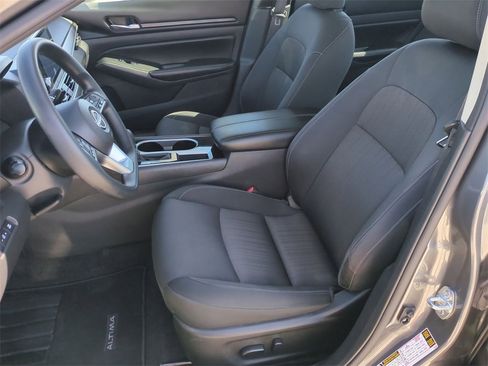 Used 2024 Nissan Altima 2.5 SV image 18