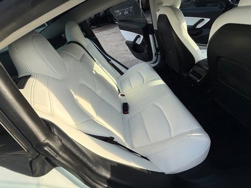 Used 2020 Tesla Model 3 Standard Range image 18