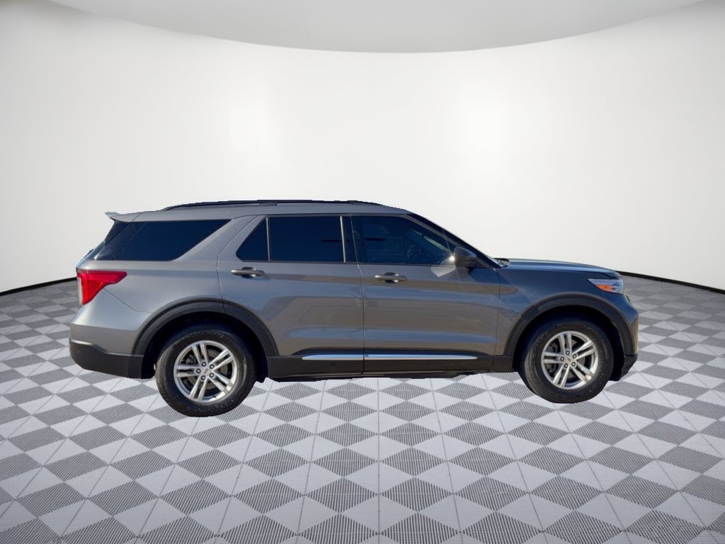Used 2024 Ford Explorer XLT RWD image 8
