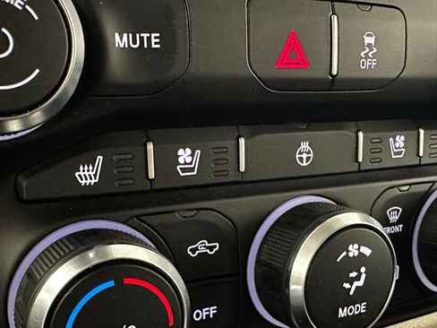 Used 2020 RAM 3500 Laramie image 20