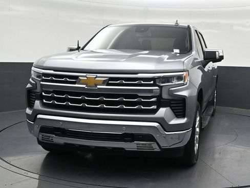 Used 2024 Chevrolet Silverado 1500 LTZ RWD image 9