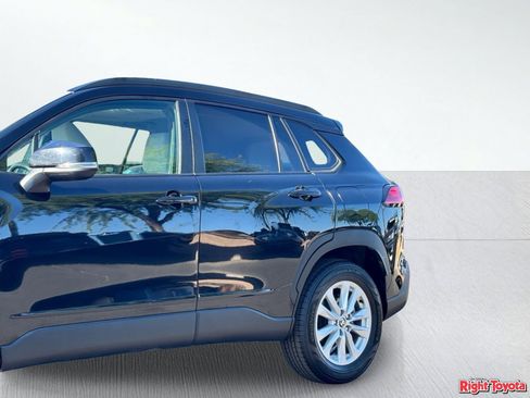 Certified 2022 Toyota Corolla Cross LE w/ Moonroof Package FWD image 9