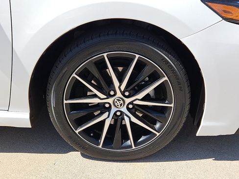 Used 2022 Toyota Camry SE FWD image 5