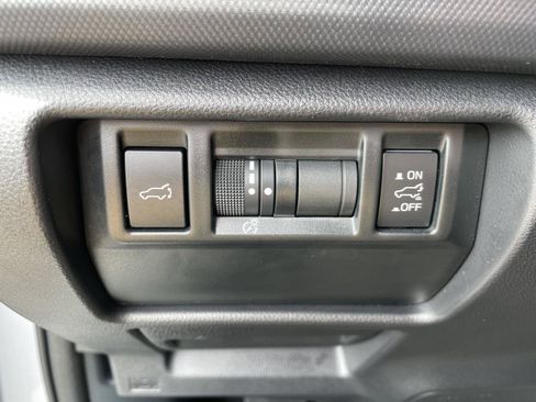 Used 2025 Subaru Forester Premium AWD/4WD image 12
