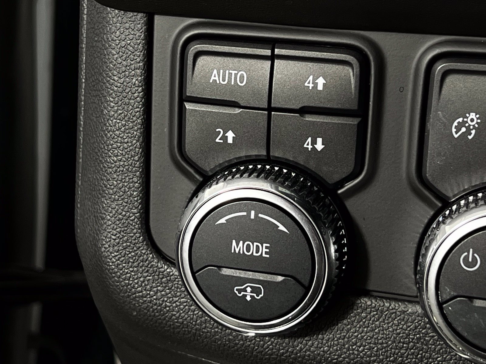 Used 2024 GMC Yukon Denali Ultimate AWD/4WD image 22