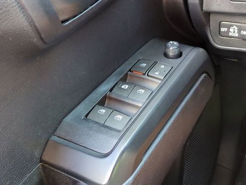 Used 2020 Toyota Tacoma SR w/ SR Convenience Package RWD image 22