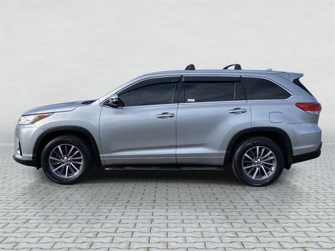 Certified 2018 Toyota Highlander XLE image 2