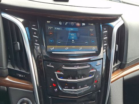 Used 2017 Cadillac Escalade Luxury AWD/4WD image 17