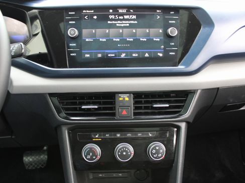 Certified 2023 Volkswagen Taos SE w/ Panoramic Sunroof Package image 15