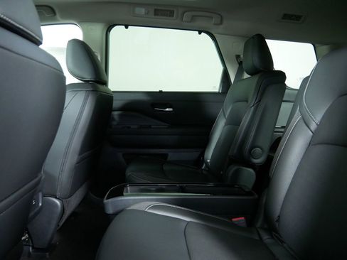 New 2026 Nissan Pathfinder SL w/ SL Premium Package AWD/4WD image 18