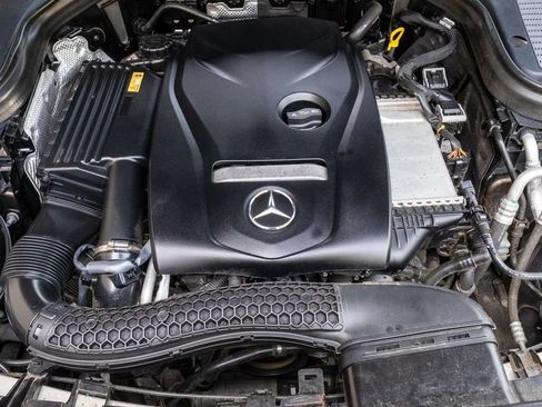 Used 2017 Mercedes-Benz GLC 300 4MATIC image 32