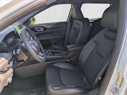 New 2026 Jeep Compass Latitude image 10