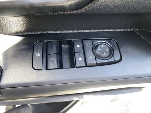 Used 2025 Toyota Tacoma SR RWD image 18