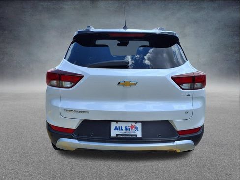 Used 2021 Chevrolet TrailBlazer LT w/ Convenience Package FWD image 9