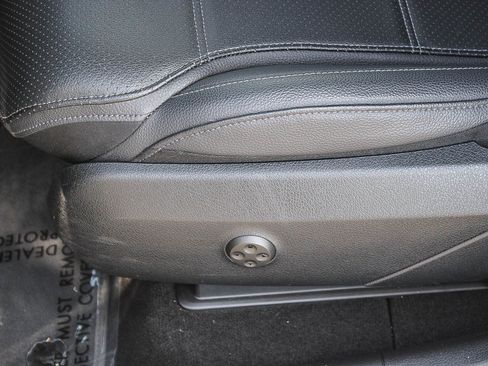 Used 2025 Mercedes-Benz GLC 350e 4MATIC image 22