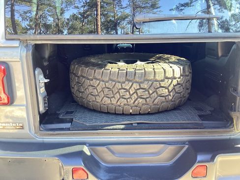 Used 2019 Jeep Wrangler Unlimited Rubicon w/ Safety Group image 12