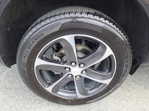 Used 2020 Buick Enclave Essence w/ Sport Touring Edition image 18