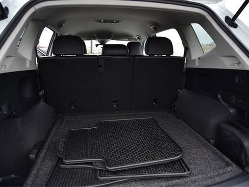 Certified 2022 Volkswagen Tiguan SE image 23