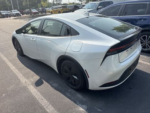 Used 2024 Toyota Prius LE FWD image 10