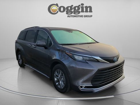 Used 2024 Toyota Sienna XLE image 8