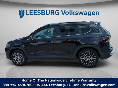 Used 2025 Volkswagen Taos SE FWD image 11