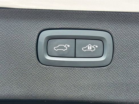 Used 2025 Volvo XC90 B5 Plus image 13