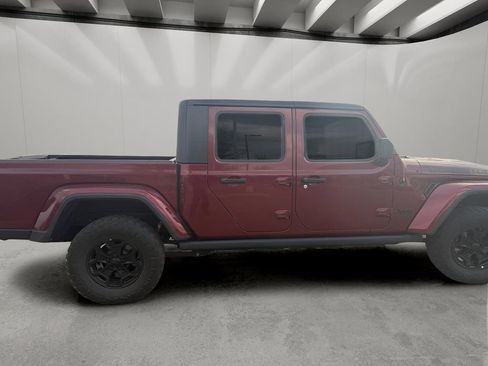 Used 2021 Jeep Gladiator Willys image 14