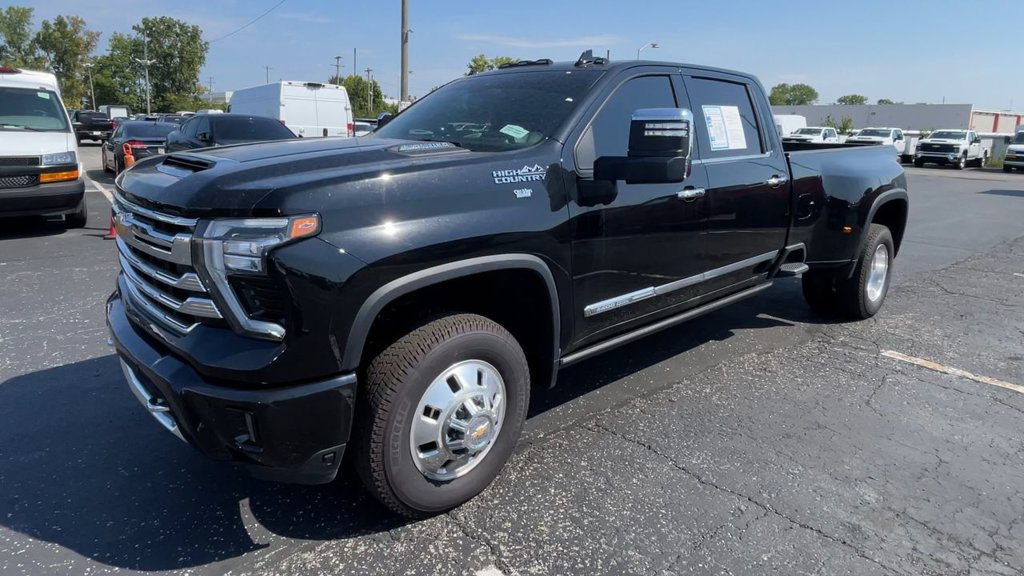 Used 2026 Chevrolet Silverado 3500 High Country w/ Technology Package AWD/4WD image 6