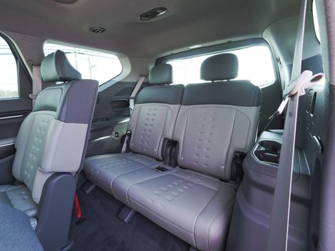 Used 2024 Kia EV9 Wind image 38