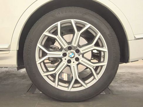 Used 2025 BMW X7 xDrive40i w/ Premium Package AWD/4WD image 8