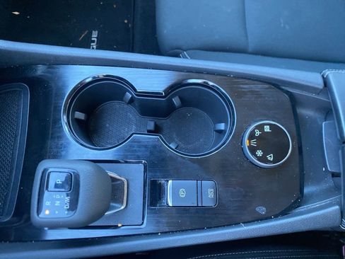 Used 2024 Nissan Rogue S image 25