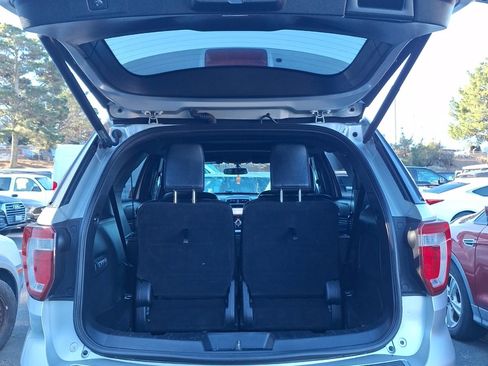 Used 2019 Ford Explorer Limited w/ Class III Trailer Tow Package image 6