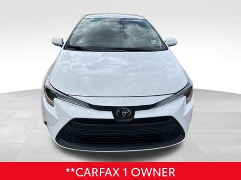 Used 2025 Toyota Corolla LE w/ LE Premium Package image 2