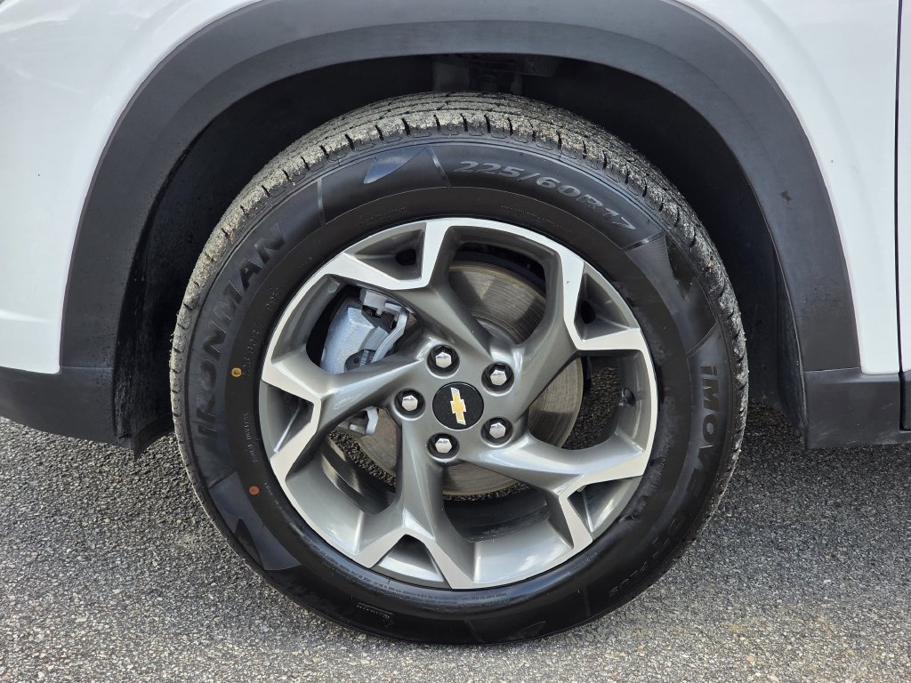 Used 2025 Chevrolet Trax LT FWD image 29