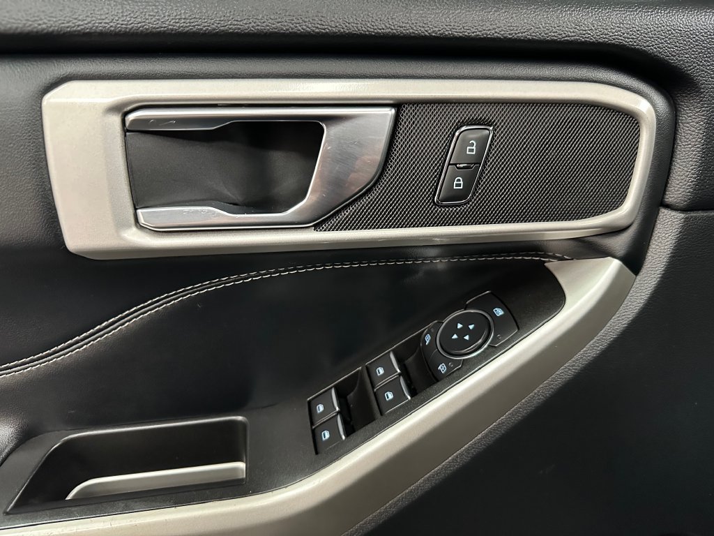 Used 2022 Ford Explorer XLT AWD/4WD image 18
