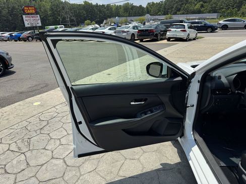Used 2024 Nissan Sentra SV FWD image 5