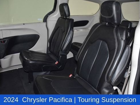 Used 2024 Chrysler Pacifica Touring-L image 27