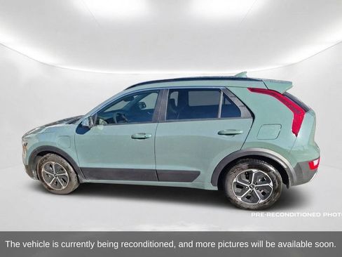 Used 2025 Kia Niro EX FWD image 9