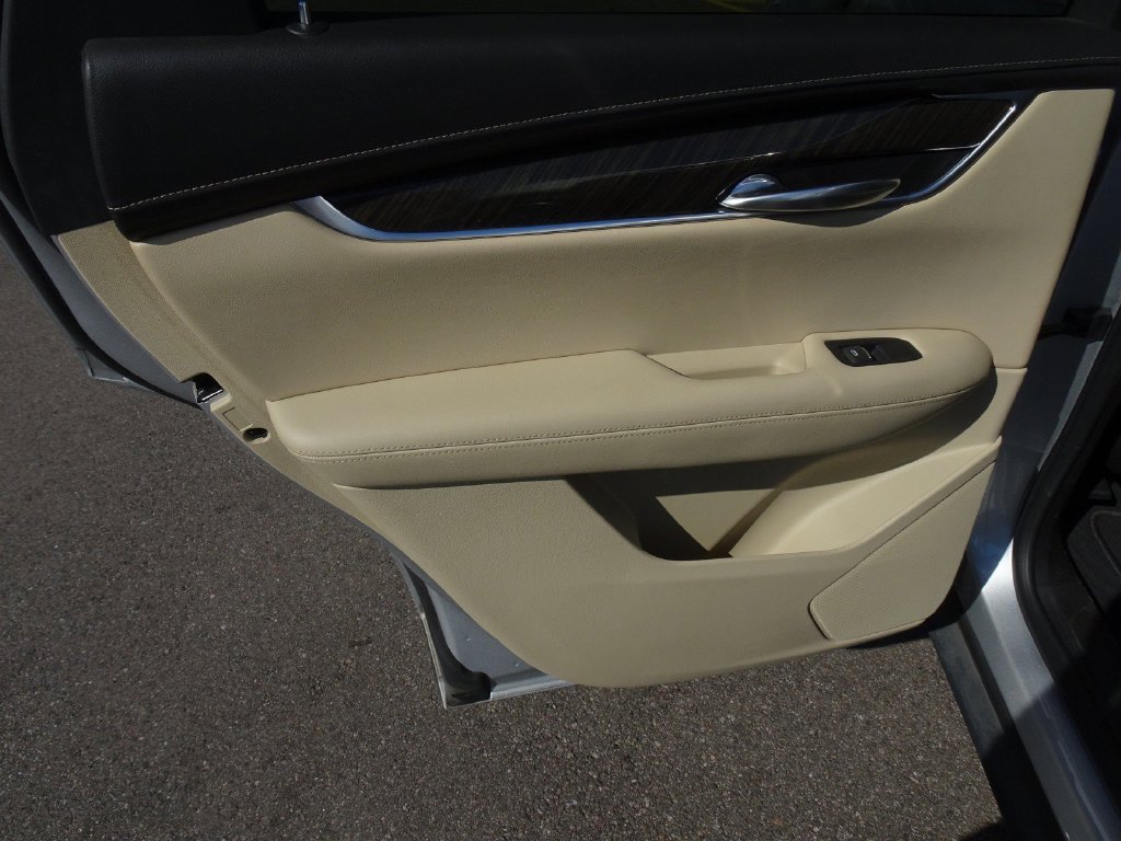 Used 2018 Cadillac XT5 FWD image 15