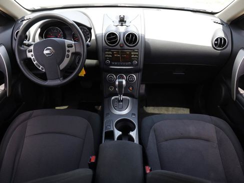 Used 2013 Nissan Rogue SV AWD/4WD image 2