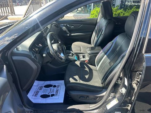 Used 2020 Nissan Rogue SV FWD image 11