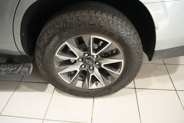 Used 2024 Chevrolet Tahoe Z71 w/ Luxury Package AWD/4WD image 13