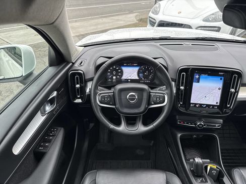Used 2019 Volvo XC40 T5 Momentum image 23